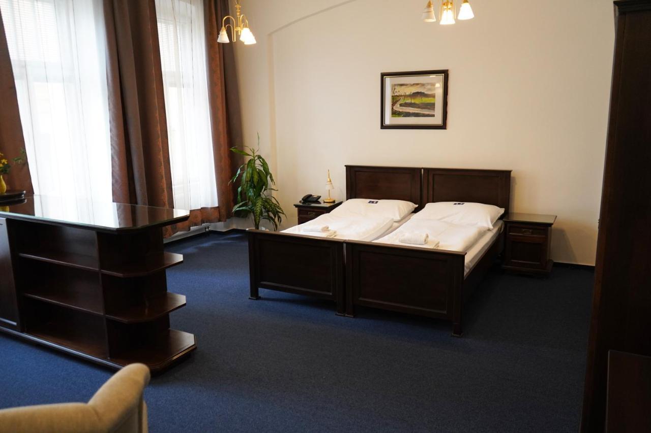 Ea Apartmany Mozart Karlsbad Buitenkant foto