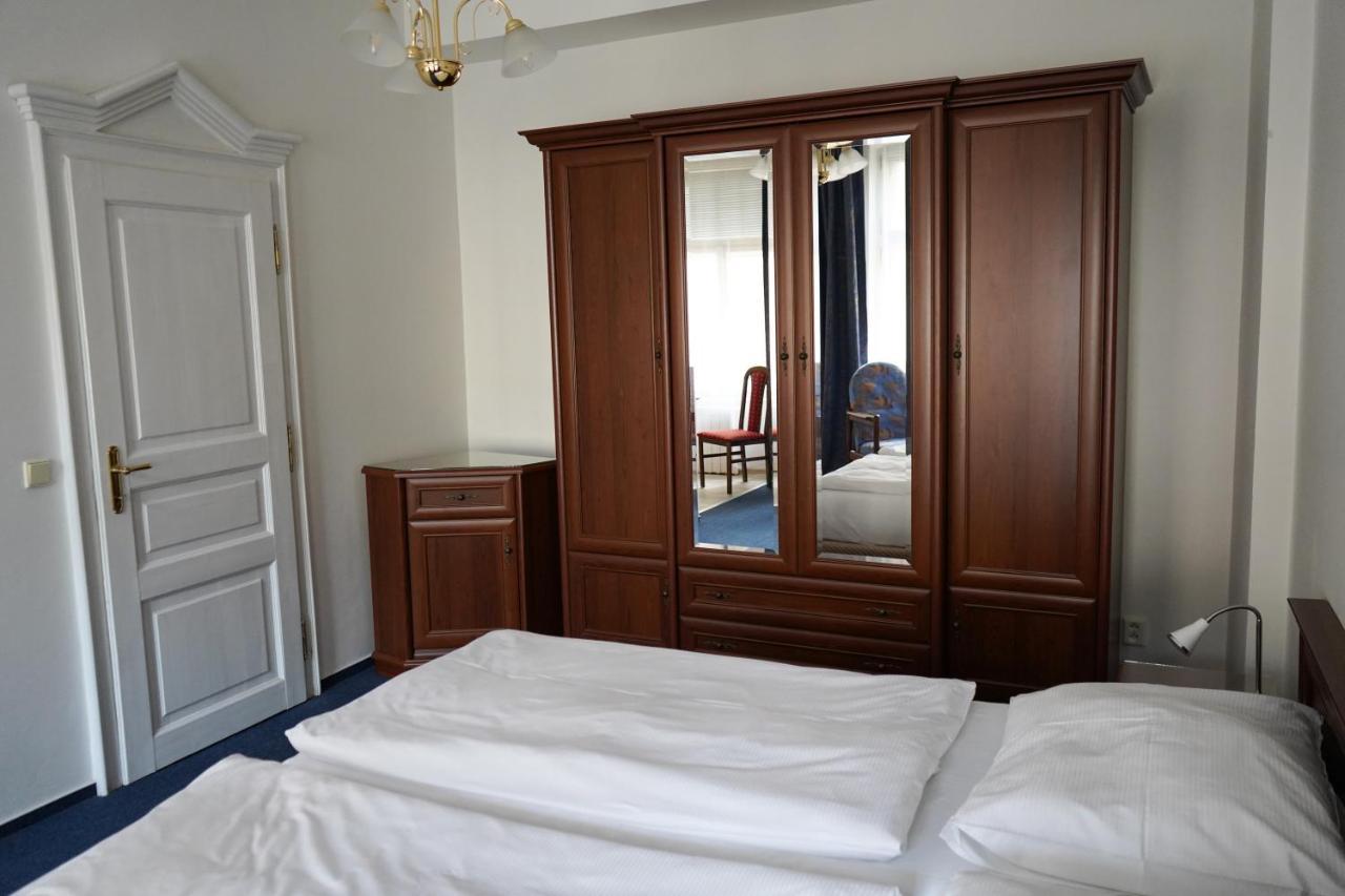 Ea Apartmany Mozart Karlsbad Buitenkant foto