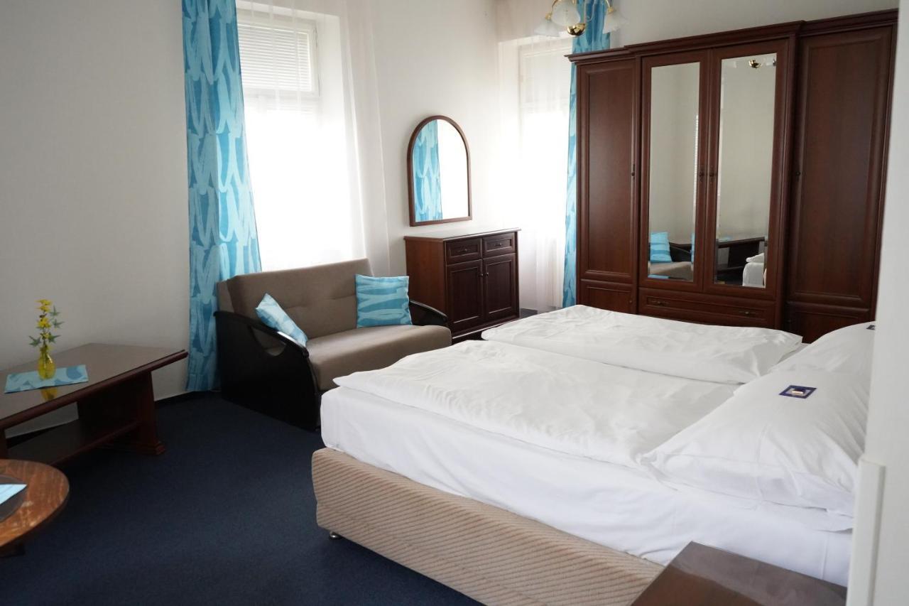 Ea Apartmany Mozart Karlsbad Buitenkant foto