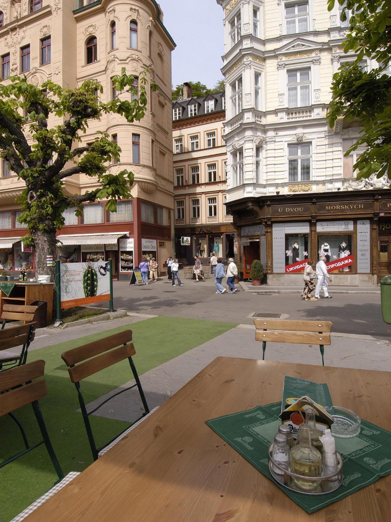 Ea Apartmany Mozart Karlsbad Buitenkant foto