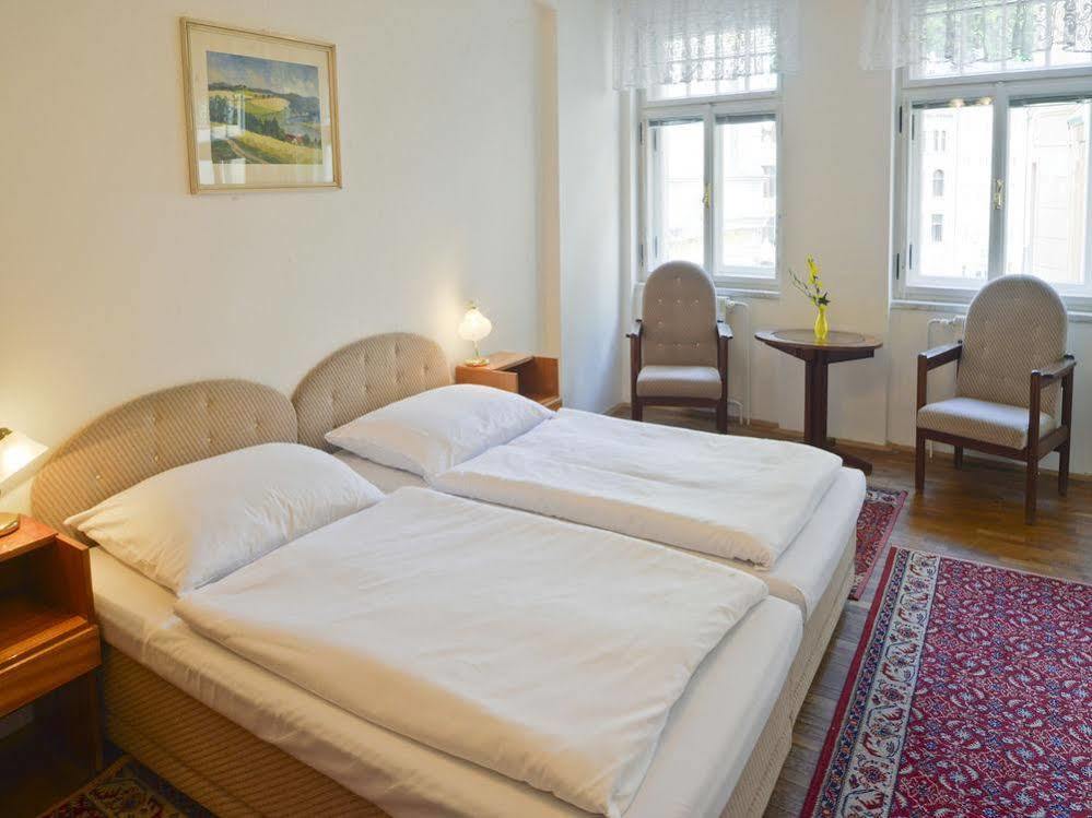 Ea Apartmany Mozart Karlsbad Buitenkant foto