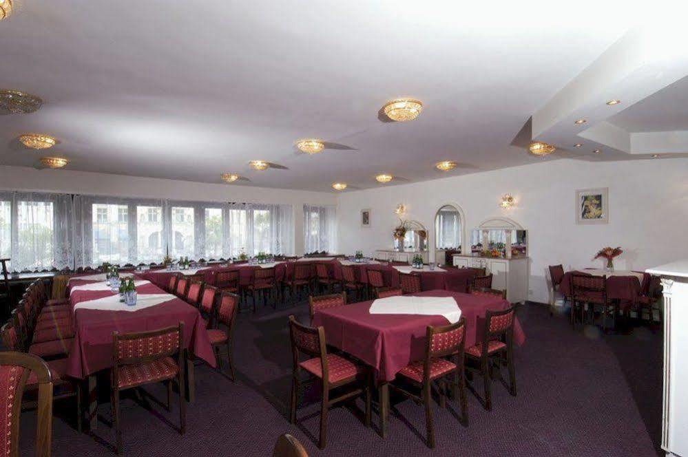 Ea Apartmany Mozart Karlsbad Buitenkant foto